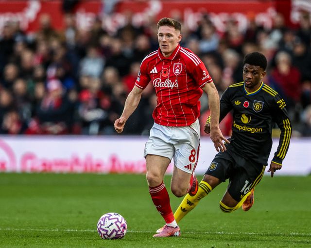 Elliot Anderson of Nottingham Forest breaks with the ball during the Premier League match Nottingham Forest vs Manchester United at City Ground, Nottingham, United Kingdom, 1st November 2025

(Photo by Alfie Cosgrove/News Images)

*** GER AUT SUI OUT ***