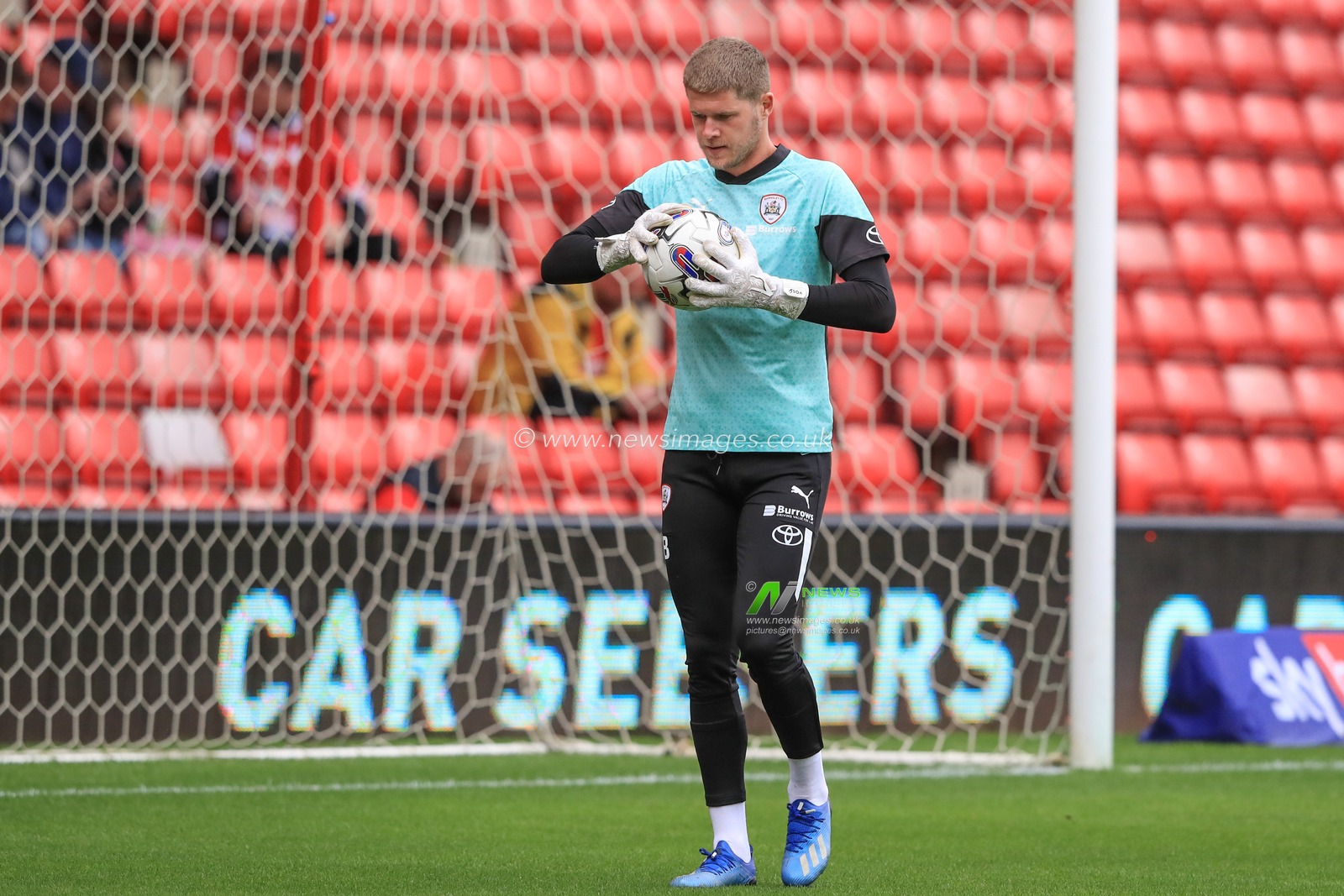 Ben Killip #23 of Barnsley in the pregame warmup session during the Sky Bet League 1 match Barnsley vs Burton Albion at Oakwell, Barnsley, United Kingdom, 16th September 2023

(Photo by Alfie Cosgrove/News Images)