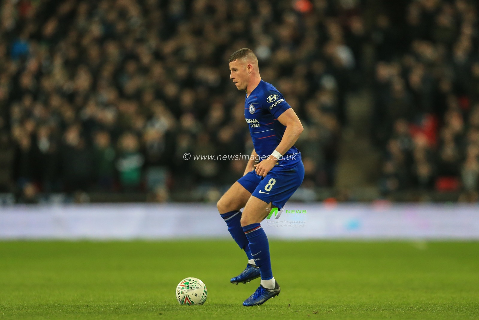 8th January 2019, Wembley, London, England; Carabao EFL Cup, Semi-Final, Tottenham vs Chelsea ; Ross Barkley (08) of Chelsea with the ball 


Credit: Mark Cosgrove/News Images

English Football League images are subject to DataCo Licence