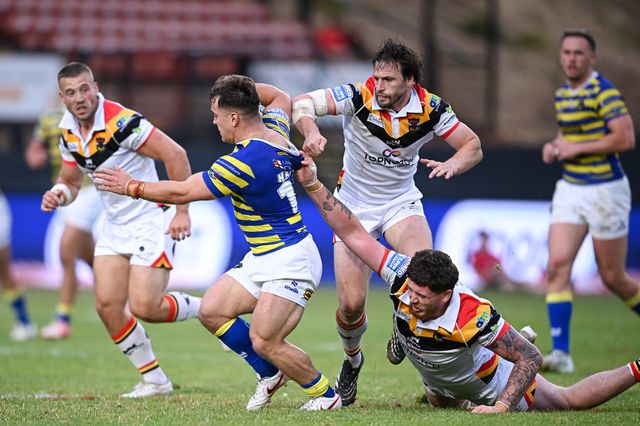 Leon Hayes of Warrington Wolves runs with the ball during the Betfred Super League round 22 match Bradford Bulls vs Warrington Wolves at Odsal Stadium, Bradford, United Kingdom on 08 August 2026

(Photo by Ben Roberts/News Images)