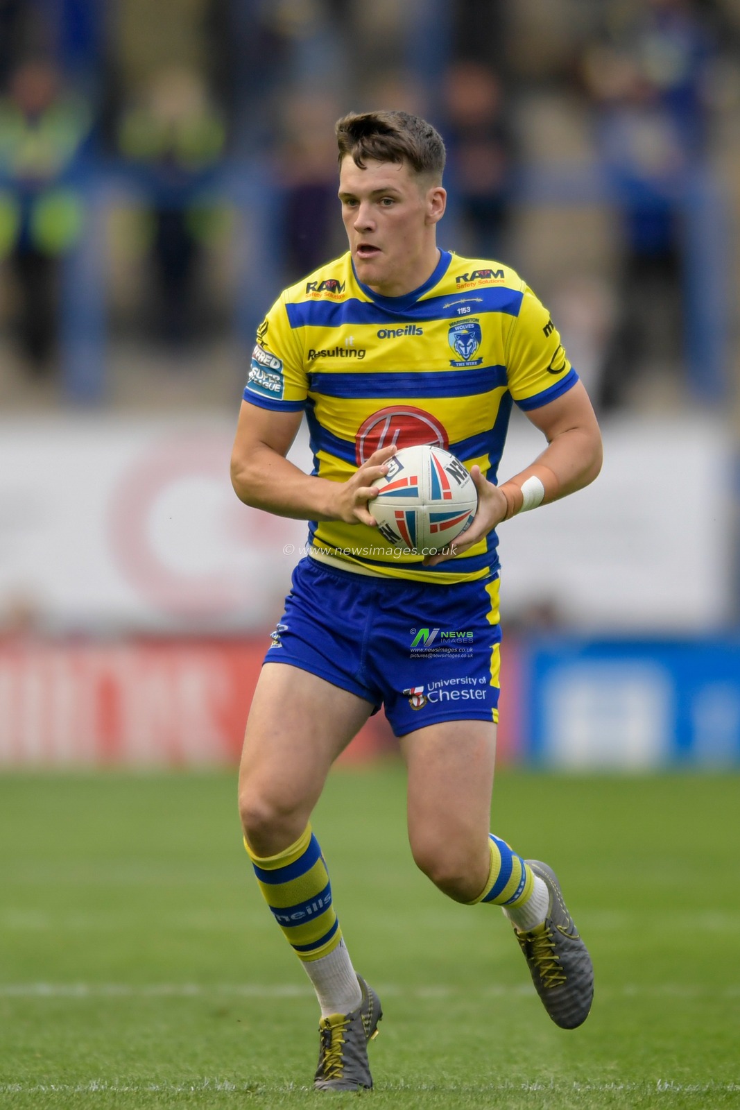 Josh Thewlis (23) of Warrington Wolves with the ball