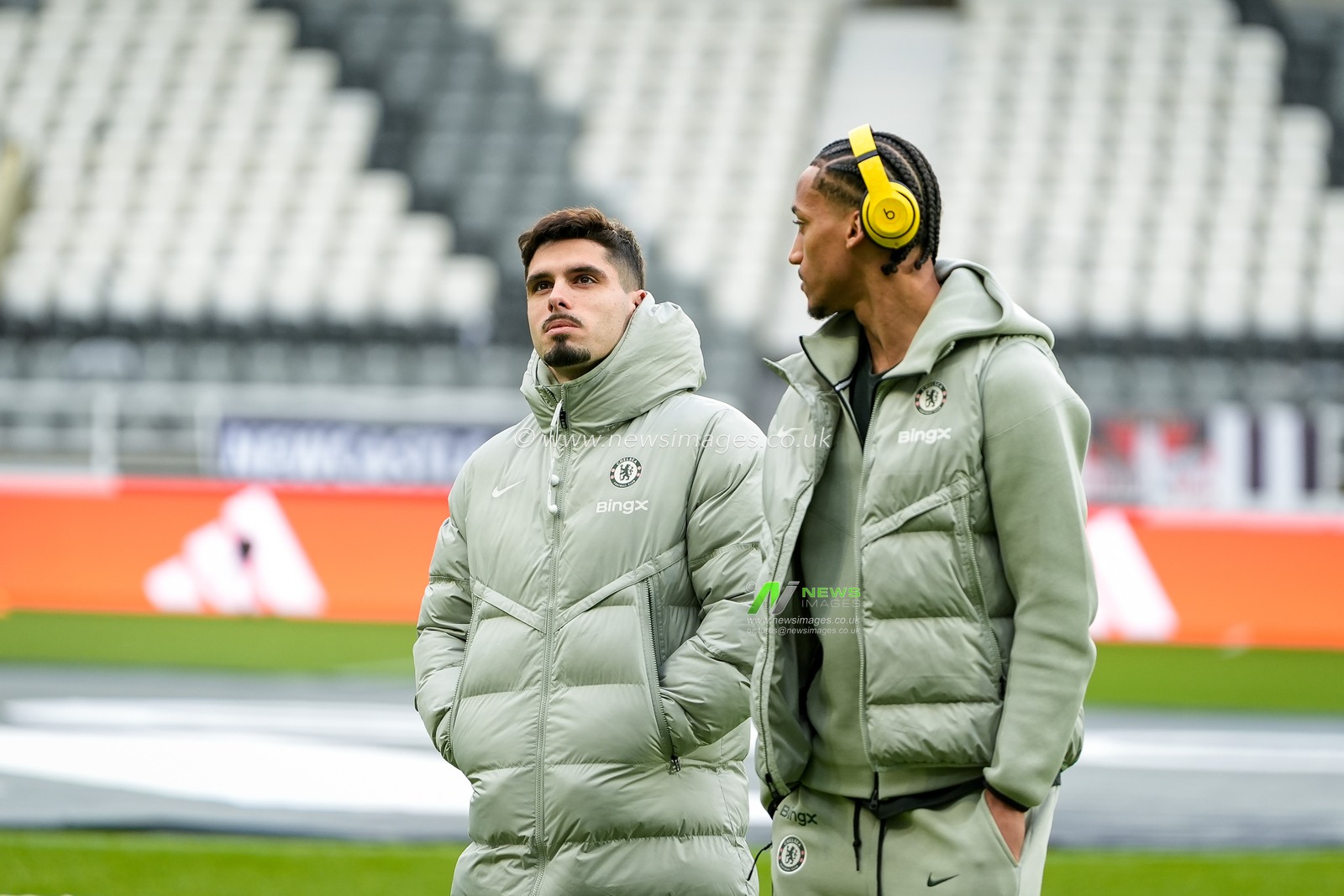Joao Pedro of Chelsea and Pedro Neto of Chelsea during the Premier League match Newcastle United vs Chelsea at St. James's Park, Newcastle, United Kingdom, 20th December 2025

(Photo by Maynard Manyowa/News Images)

*** GER AUT SUI OUT ***
