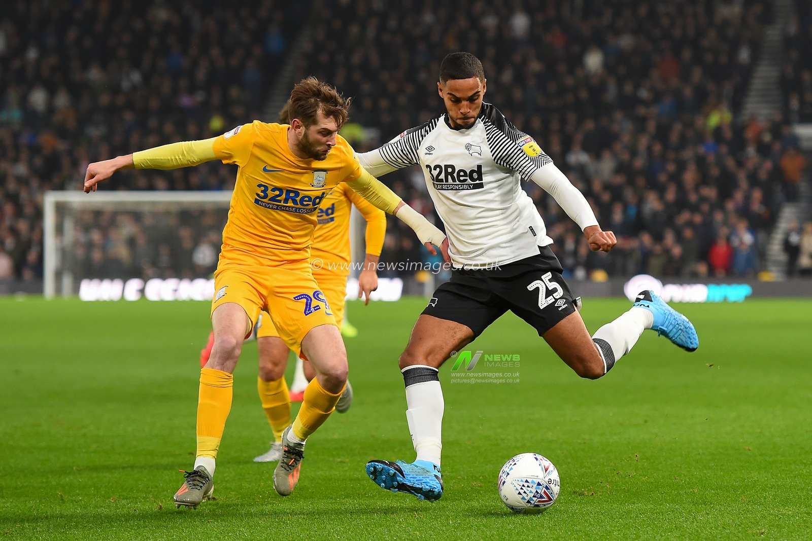 23rd November 2019, Pride Park Stadium, Derby, England; Sky Bet Championship, Derby County v Preston North End : Max Lowe (25) of Derby County battles with Tom Barkhuizen (29) of Preston North End 

Credit: Jon Hobley/News Images