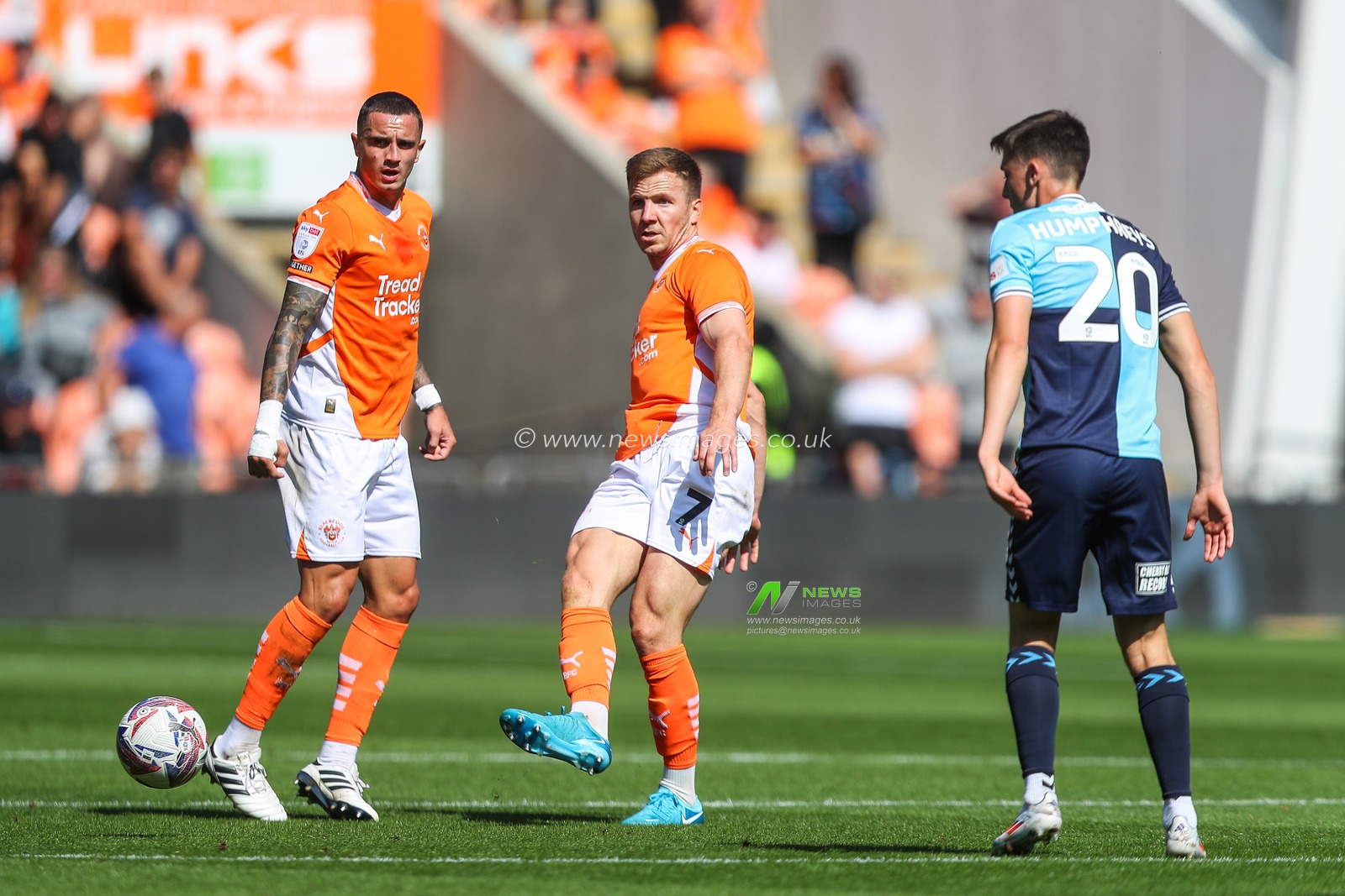 Lee Evans of Blackpool passes the ball during the Sky Bet League 1 match Blackpool vs Wycombe Wanderers at Bloomfield Road, Blackpool, United Kingdom, 31st August 2024

(Photo by Gareth Evans/News Images)
