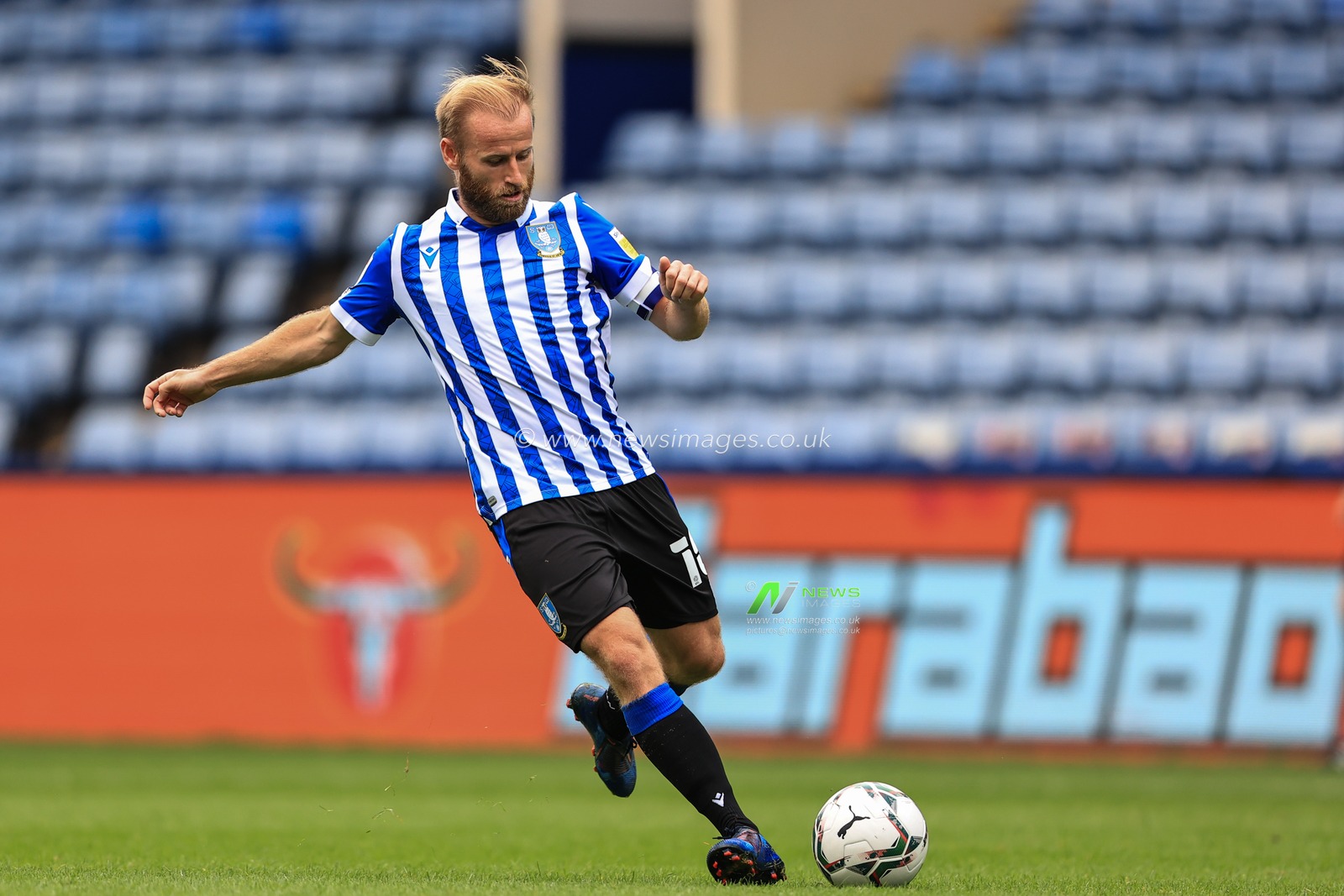 Barry Bannan #10 of Sheffield Wednesday in action during the game