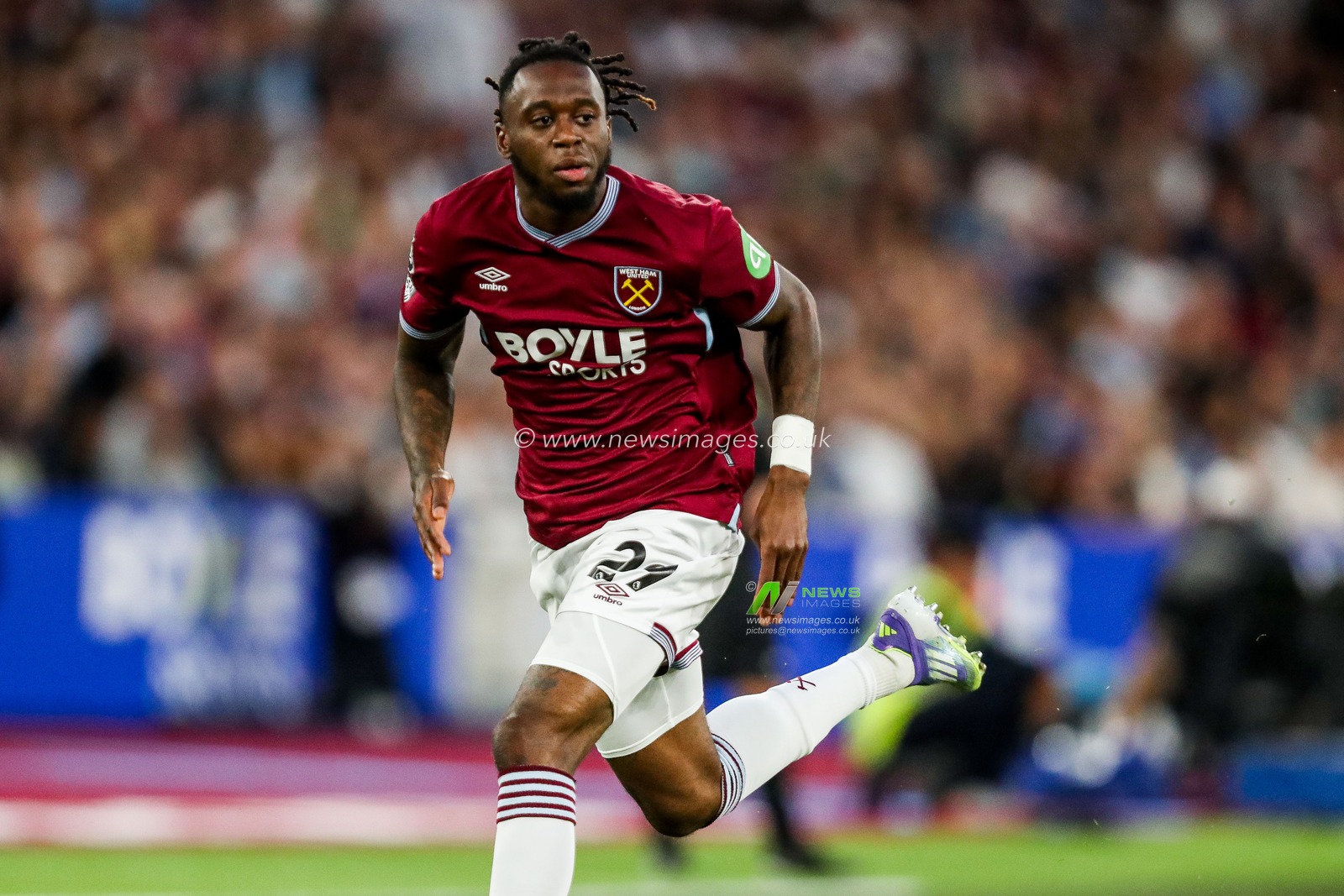 Aaron Wan-Bissaka of West Ham United in action during the Premier League match West Ham United vs Chelsea at London Stadium, London, United Kingdom, 22nd August 2025

(Photo by Izzy Poles/News Images)