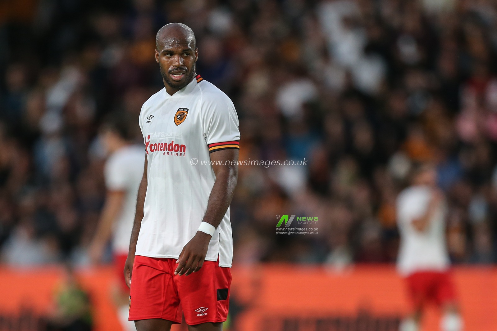Ã“scar EstupiÃ±Ã¡n #19 of Hull City during the game