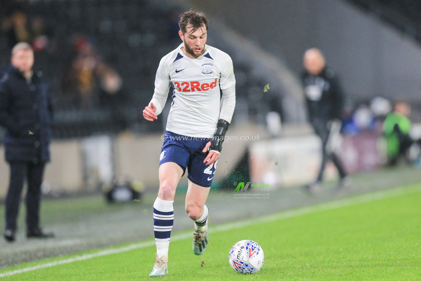 27th November 2019, KC Stadium, Kingston upon Hull, England; Sky Bet Championship, Hull City v Preston North End : Tom Barkhuizen (29) of Preston North End during the game

Credit: David Greaves/News Images