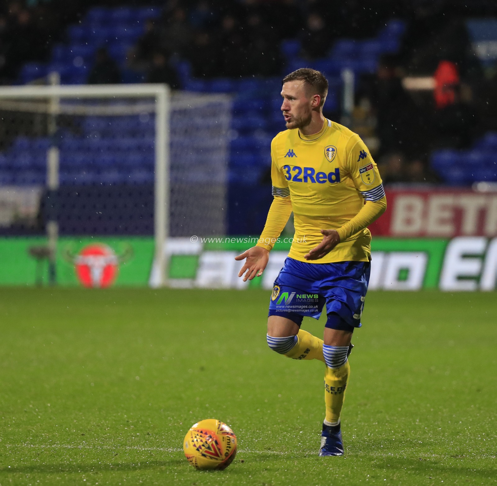 15th December 2018, University of Bolton Stadium, Bolton, England; Sky Bet Championship, Bolton vs Leeds United ; Barry Douglas of Leeds United runs with the ball

Credit: Conor Molloy/News Images

English Football League images are subject to DataCo Licence