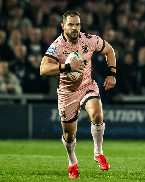 Aidan Sezer of Hull FC breaks with the ball during the Betfred Super League match Wakefield Trinity vs Hull FC at DIY Kitchens Stadium, Wakefield, United Kingdom on 05 March 2026

(Photo by Alfie Cosgrove/News Images)
