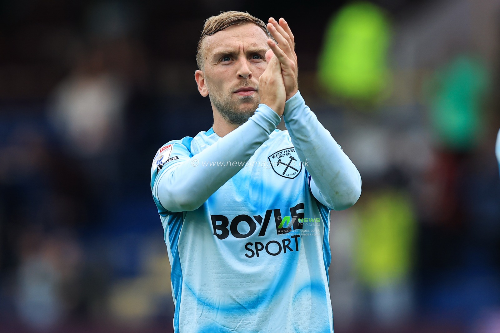 Jarrod Bowen of West Ham United claps fans after 2-2 draw after the Sky Bet Championship match Burnley vs West Ham United at Turf Moor, Burnley, United Kingdom on 16 August 2026

(Photo by Jorge Horsted/News Images)