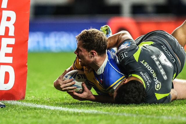 Morgan Gannon of Leeds Rhinos is tackled by Reimis Smith of Catalan Dragons during the Betfred Super League round 26 match Leeds Rhinos vs Catalans Dragons at Headingley Stadium, Leeds, United Kingdom, 11th September 2025

(Photo by Alfie Cosgrove/News Images)