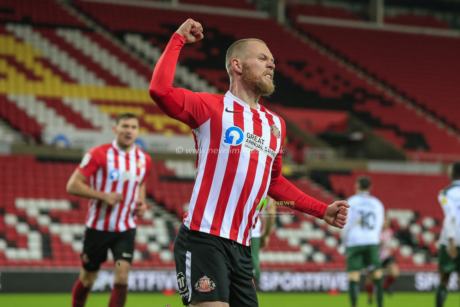 Aiden O'Brien #10 of Sunderland celebrates his goal to make it 1-1