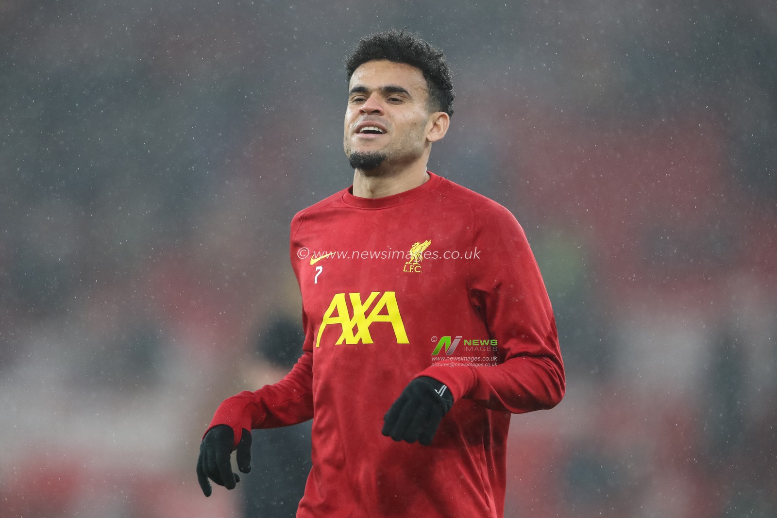 Luis DÃ­az of Liverpool in the pregame warmup session during the Premier League match Liverpool vs Manchester United at Anfield, Liverpool, United Kingdom, 5th January 2025

(Photo by Gareth Evans/News Images)