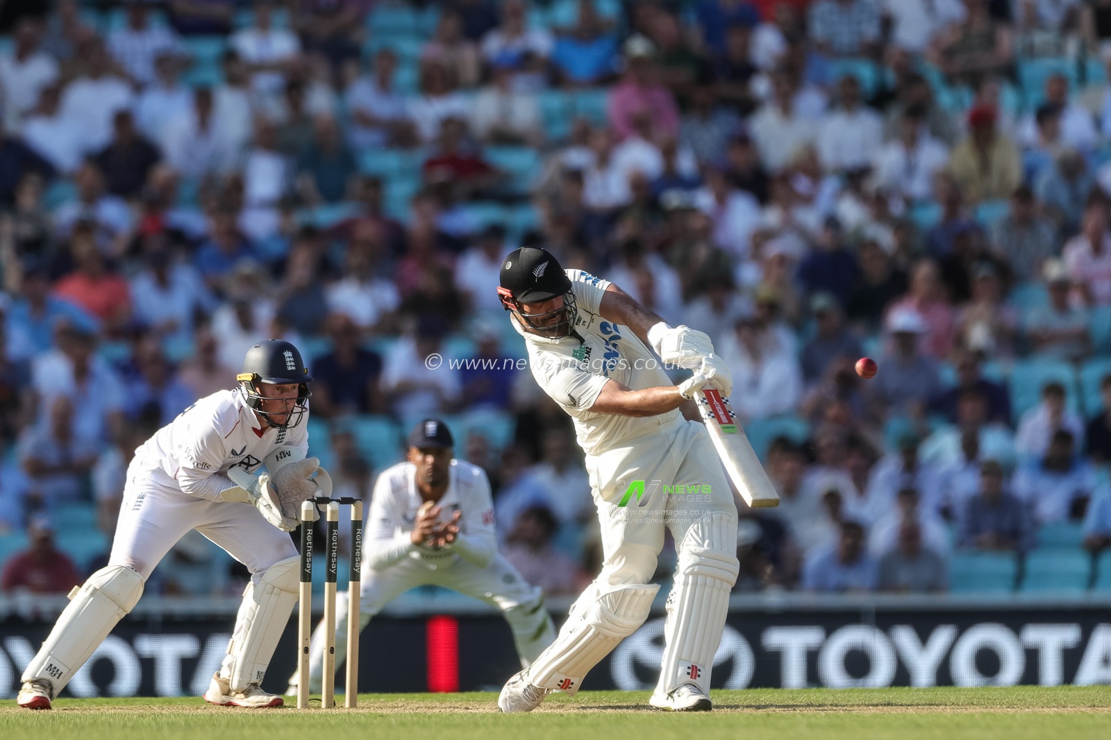 Daryl Mitchell of New Zealand hits a six  during the 2nd Rothesay Test Match Day 3 match England vs New Zealand at The Kia Oval, London, United Kingdom on 19 June 2026

(Photo by Mark Cosgrove/News Images)
