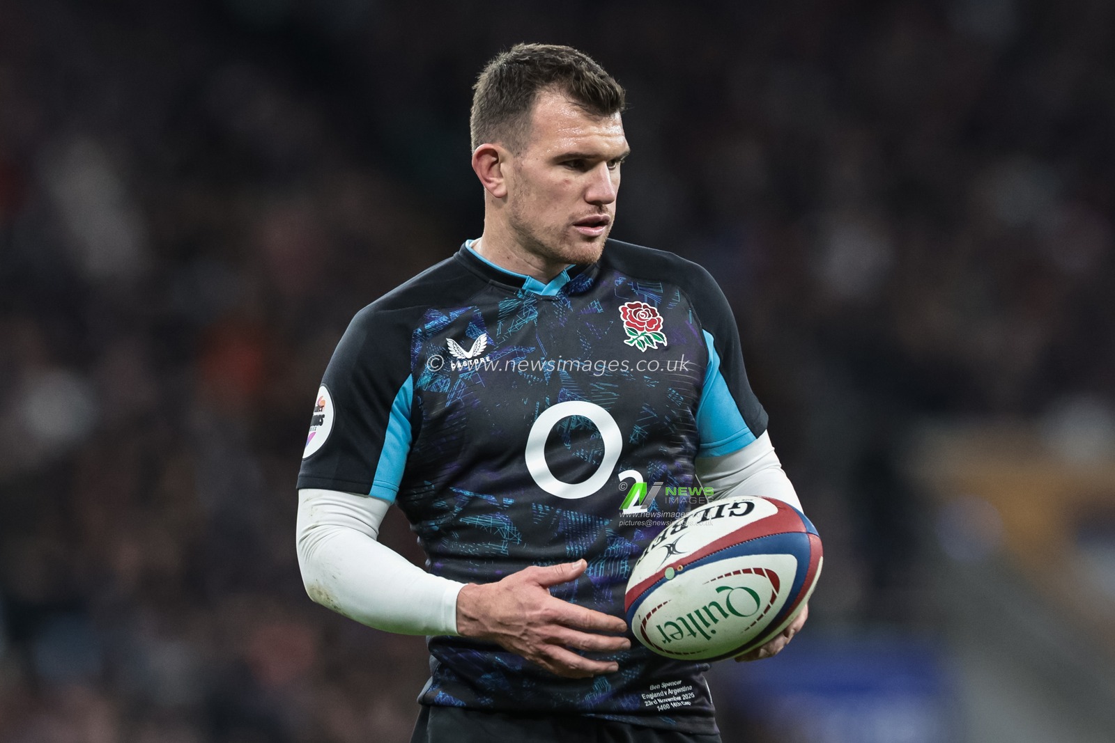 Ben Spencer of England holds the ball during the Quilter Nations Series 2025 match England vs Argentina at Allianz Stadium, Twickenham, United Kingdom, 23rd November 2025

(Photo by Mark Cosgrove/News Images)

*** GER AUT SUI OUT ***
