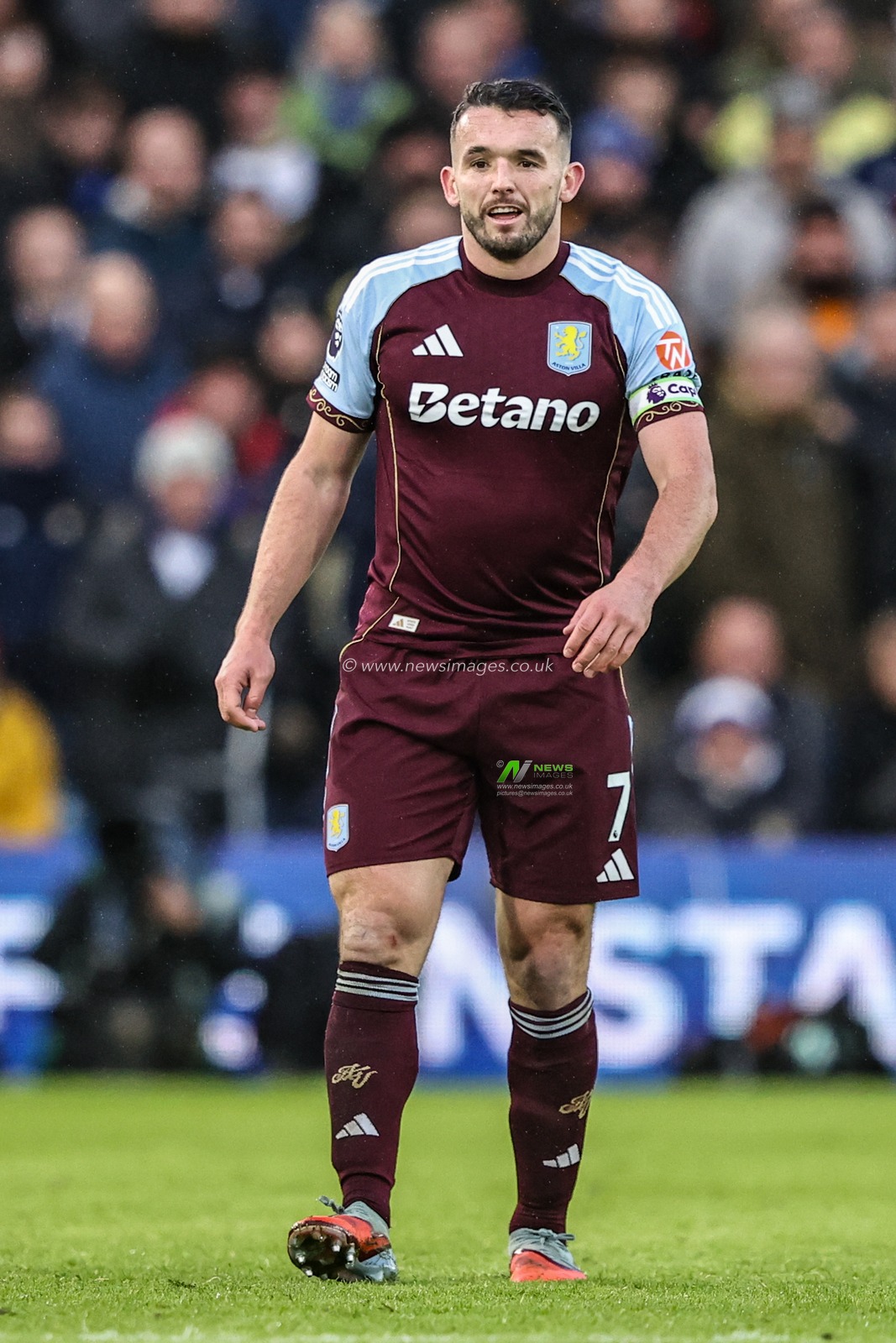 John McGinn of Aston Villa during the Premier League match Leeds United vs Aston Villa at Elland Road, Leeds, United Kingdom, 23rd November 2025

(Photo by Alfie Cosgrove/News Images)

*** GER AUT SUI OUT ***