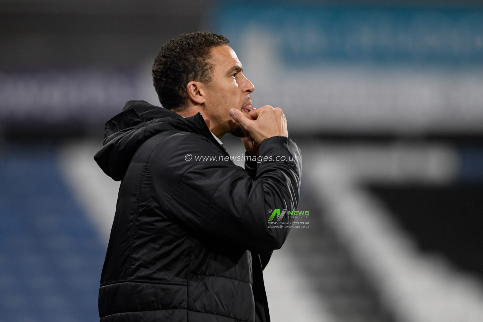 Valerien Ismael manager of West Bromwich Albion gives instructions during the game