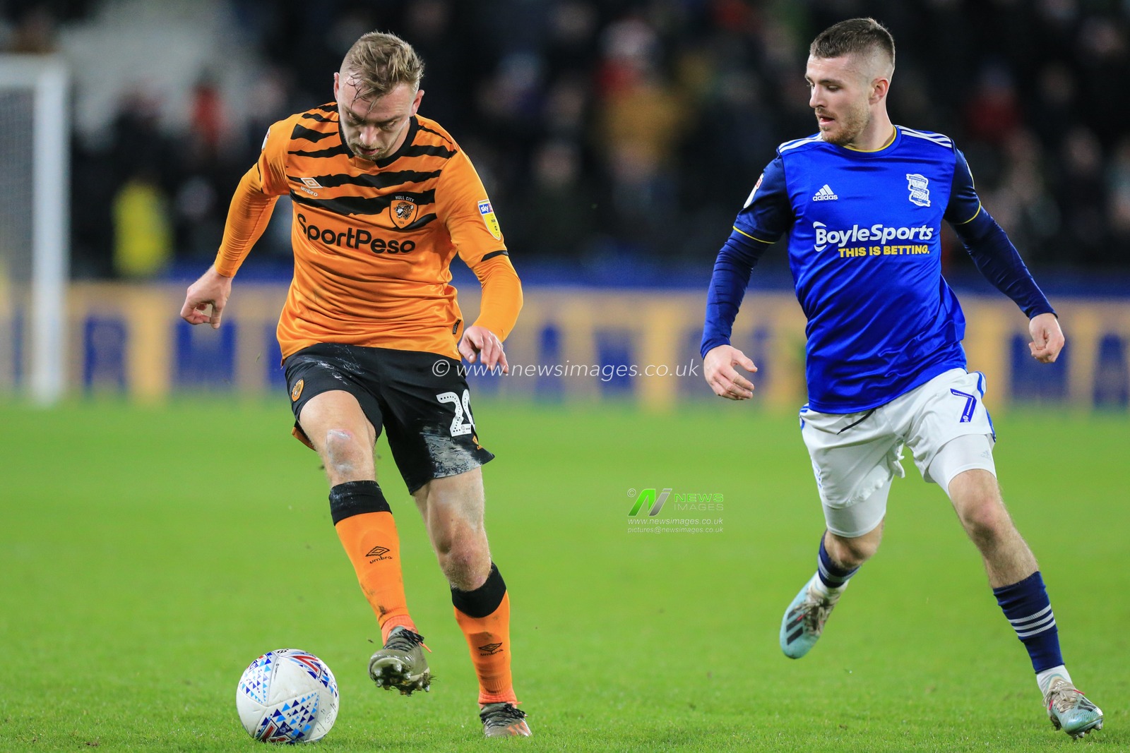 21st December 2019, KC Stadium, Kingston upon Hull, England; Sky Bet Championship, Hull City v Birmingham City :  Jarrod Bowen (20) of Hull City gets away from Dan Crowley (7) of Birmingham City 

Credit: David Greaves/News Images