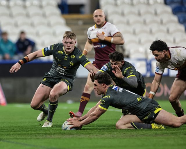 Brodie Croft of Leeds Rhinos goes over for a try during the Betfred Super League round 8 match Huddersfield Giants vs Leeds Rhinos at Accu Stadium, Huddersfield, United Kingdom on 17 April 2026

(Photo by Mark Cosgrove/News Images)