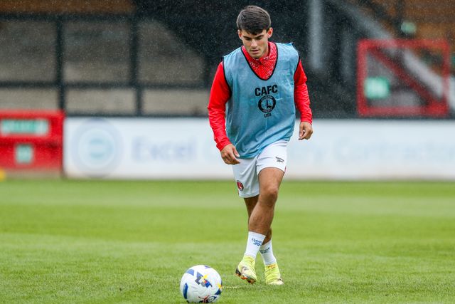 Rob Apter of Charlton Athletic warms up prior to the Pre-season friendly match Cambridge United vs Charlton Athletic at Abbey Stadium, Cambridge, United Kingdom, 26th July 2025

(Photo by Izzy Poles/News Images)
