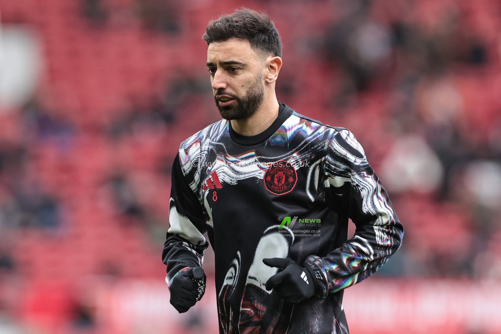 Bruno Fernandes of Manchester United in the pregame warmup session during the Premier League match Manchester United vs Fulham at Old Trafford, Manchester, United Kingdom, 1st February 2026

(Photo by Mark Cosgrove/News Images)
