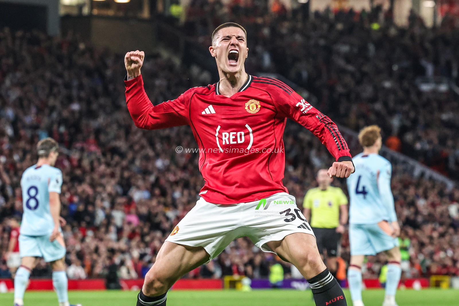 Benjamin Sesko of Manchester United celebrates his goal to make it 2-0 during the Premier League match Manchester United vs Brentford at Old Trafford, Manchester, United Kingdom on 27 April 2026

(Photo by Mark Cosgrove/News Images)