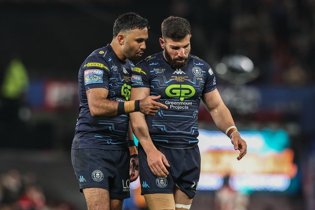 Bevan French of Wigan Warriors gives instructions to Abbas Miski of Wigan Warriors during the 2025 Betfred Super League Grand Final Hull KR v Wigan Warriors at Old Trafford, Manchester, United Kingdom, 11th October 2025

(Photo by Alfie Cosgrove/News Images)