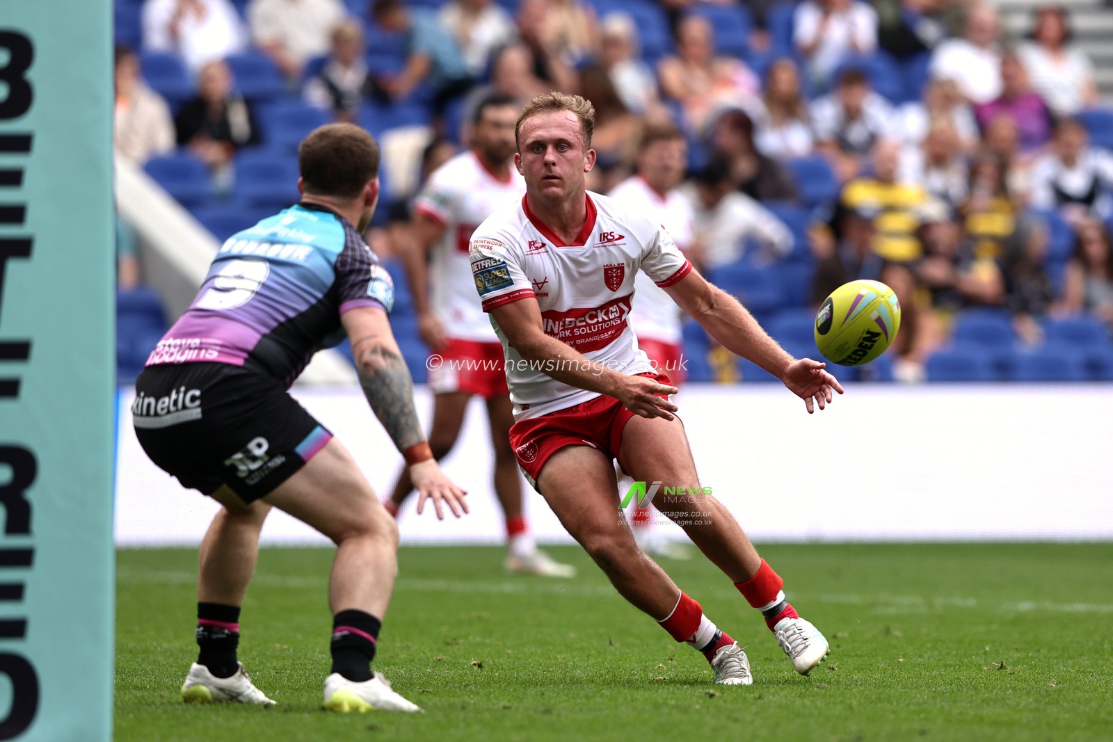 Jez Litten of Hull KR passes the ball during the Betfred Super League Magic Weekend match Hull KR vs Hull FC at Hill Dickinson Stadium, Liverpool, United Kingdom on 04 July 2026

(Photo by Alfie Cosgrove/News Images)