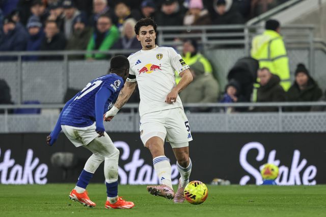 Pascal Struijk of Leeds United passes the ball during the Premier League match Everton vs Leeds United at Hill Dickinson Stadium, Liverpool, United Kingdom, 26th January 2026

(Photo by Alfie Cosgrove/News Images)