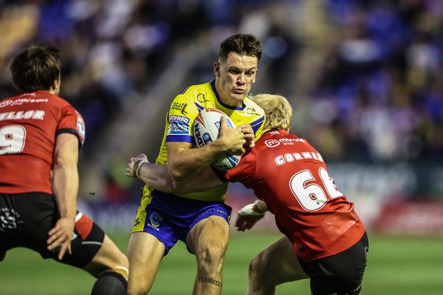 Josh Thewlis of Warrington Wolves is tackled during the Betfred Super League Round 24 match Warrington Wolves vs Salford Red Devils at Halliwell Jones Stadium, Warrington, United Kingdom, 29th August 2025

(Photo by Alfie Cosgrove/News Images)