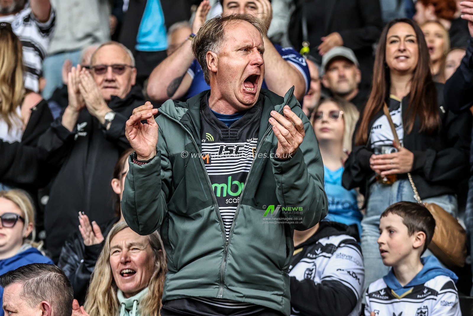 Hull FC fans sing along with the pre-game singer during the Betfred Super League Round 8 match Hull FC vs Hull KR at MKM Stadium, Hull, United Kingdom, 18th April 2025

(Photo by Alfie Cosgrove/News Images)