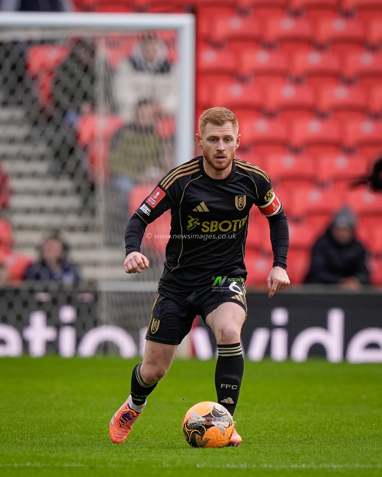 Harrison Reed of Fulham makes a run with the ball during the Emirates FA Cup 4th Round  match Stoke City vs Fulham at Bet365 Stadium, Stoke On Trent, United Kingdom on 15 February 2026

(Photo by Maynard Manyowa/News Images)