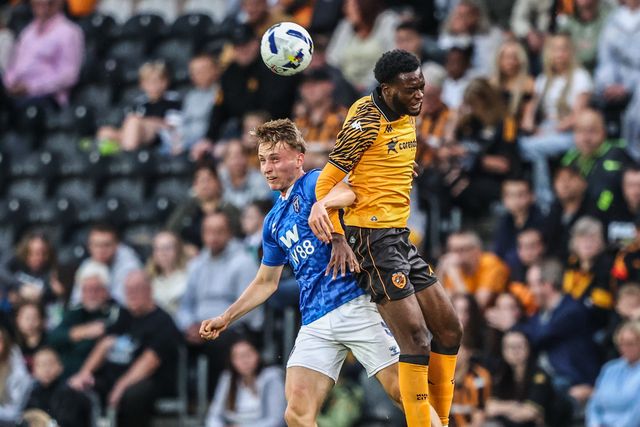 Daniel Ballard of Sunderland jumps up to win the high ball during the Pre-season friendly match Hull City vs Sunderland at MKM Stadium, Hull, United Kingdom, 29th July 2025

(Photo by Alfie Cosgrove/News Images)