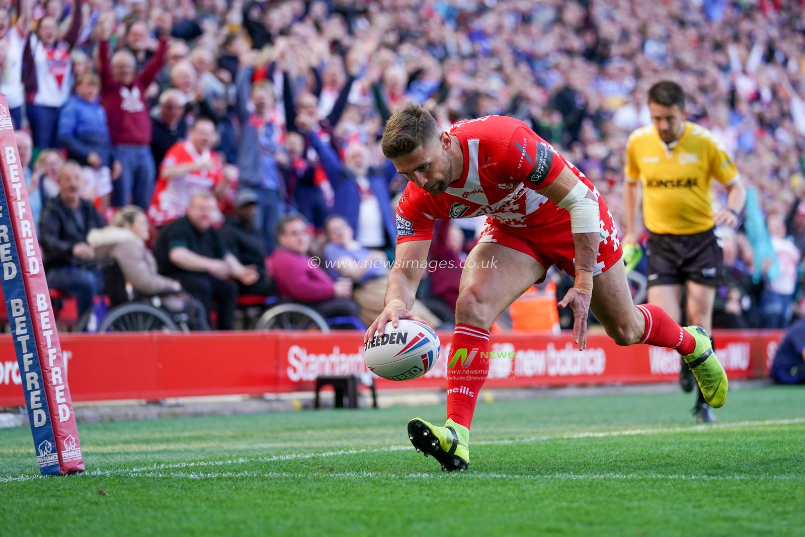 St. Helens's Tom Makinson scores his sides first try

26th May 2019 , Anfield Stadium, Liverpool, England; Dacia Magic Weekend, Betfred Super League Round 16, St Helens vs Castleford Tigers ; 

Credit: Terry Donnelly/News Images