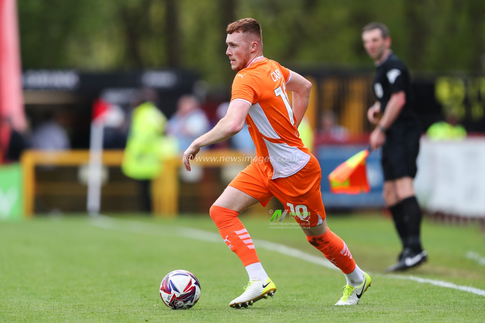 Sonny Carey of Blackpool goes forward with the ball during the Sky Bet League 1 match Stevenage vs Blackpool at Lamex Stadium, Stevenage, United Kingdom, 18th April 2025

(Photo by Gareth Evans/News Images)