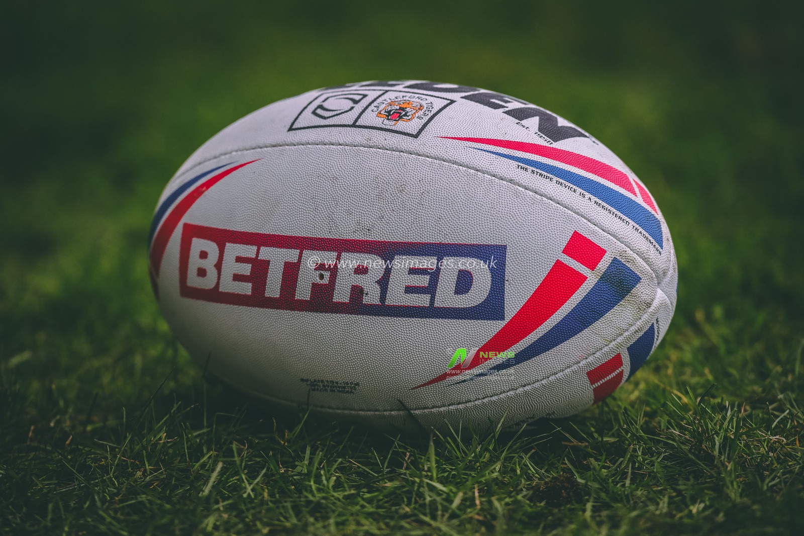 A Steeden Betfred Super League rugby ball on the pitch during the Betfred Super League Round 2 match Castleford Tigers vs St Helens at The Mend-A-Hose Jungle, Castleford, United Kingdom, 26th February 2023

(Photo by James Heaton/News Images)