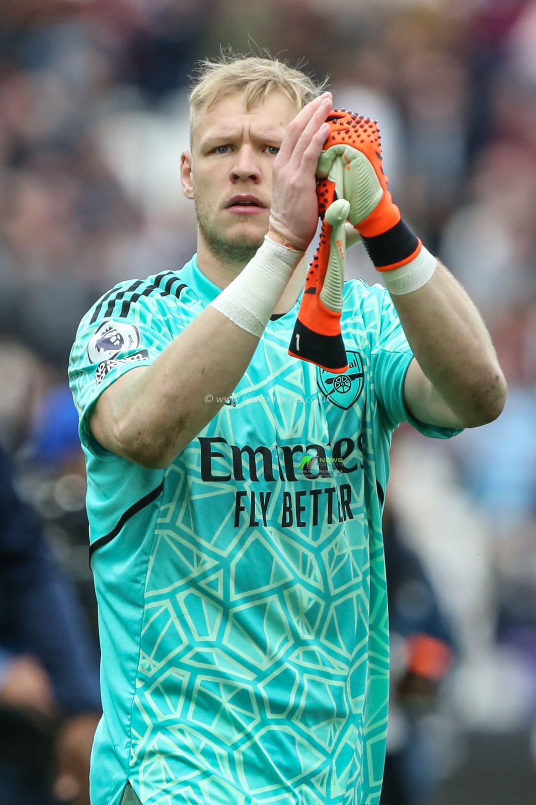 Aaron Ramsdale #1 of Arsenal applauds the fans during the Premier League match West Ham United vs Arsenal at London Stadium, London, United Kingdom, 16th April 2023

(Photo by Arron Gent/News Images)