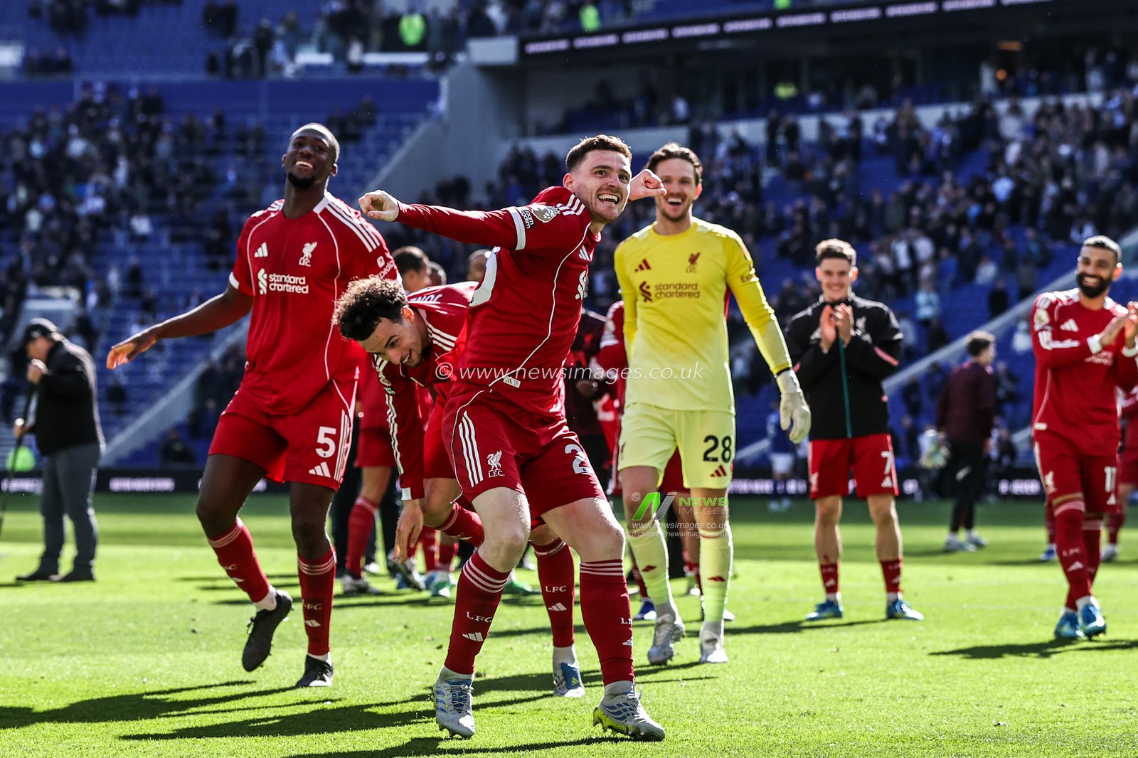 Andrew Robertson of Liverpool celebrates the win during the Premier League match Everton vs Liverpool at Hill Dickinson Stadium, Liverpool, United Kingdom on 19 April 2026

(Photo by Alfie Cosgrove/News Images)