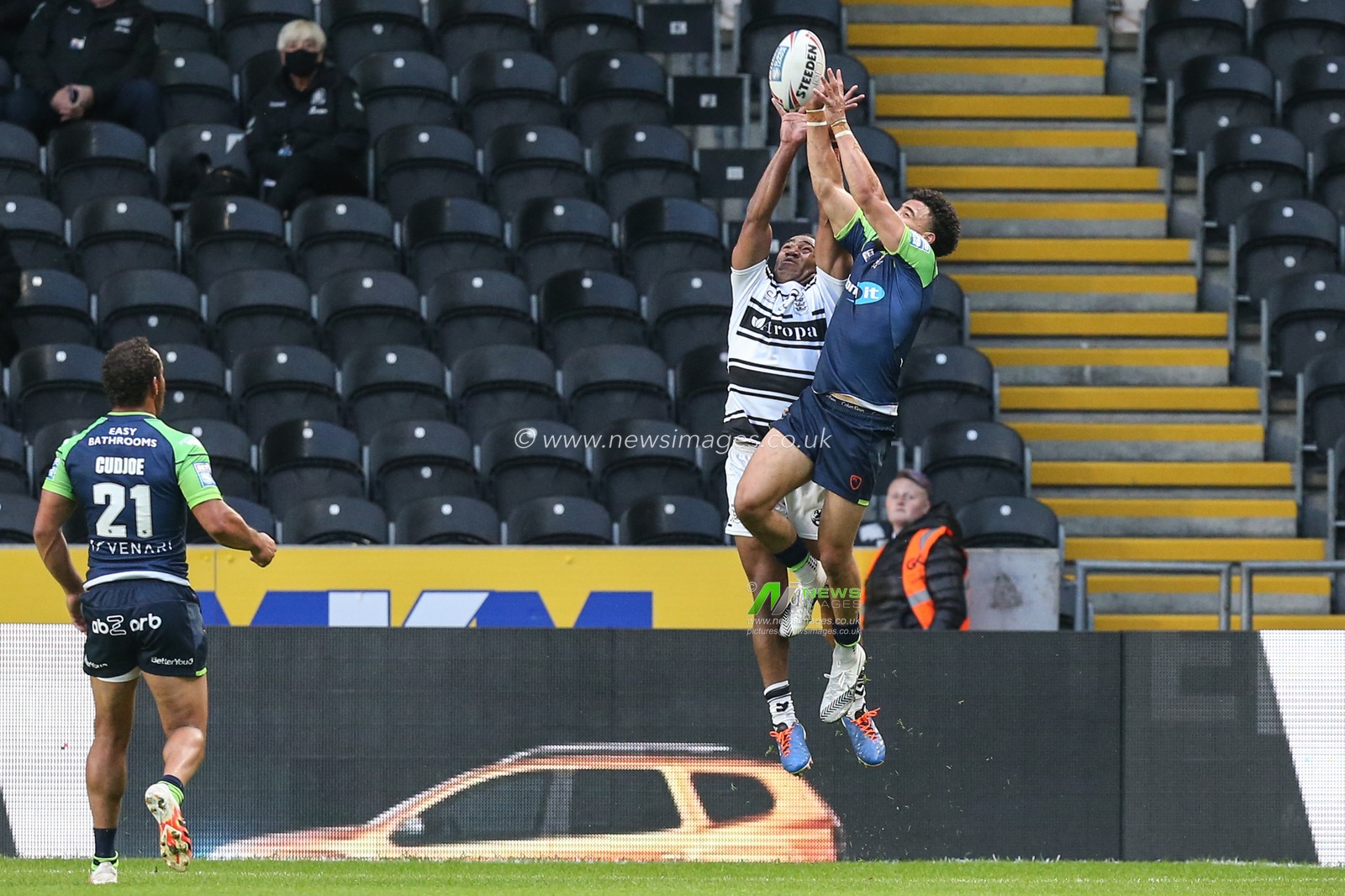 Mitieli Vulikijapani (27) of Hull FC challenges for the high ball