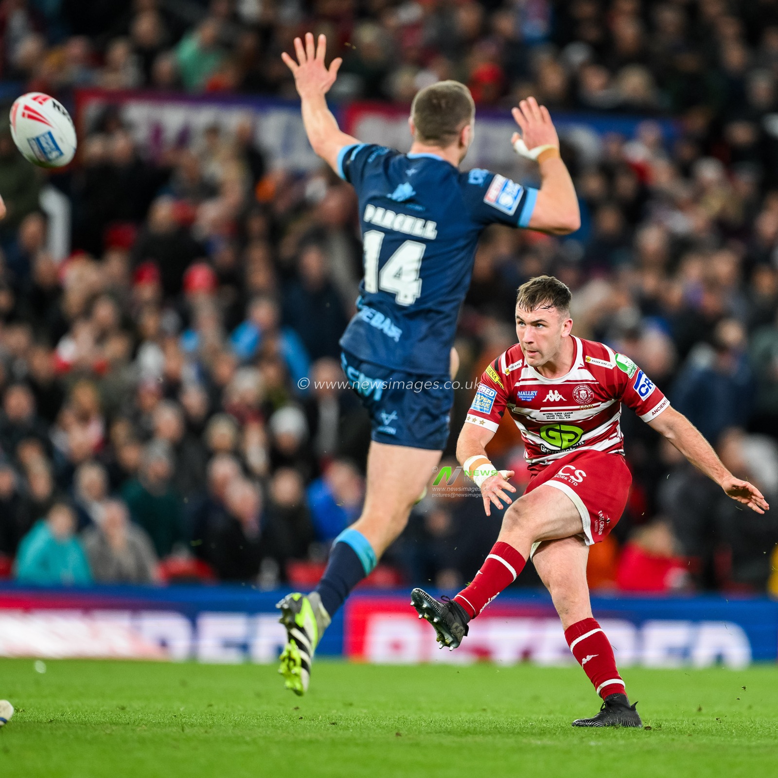 Harry Smith of Wigan Warriors scores a drop goal during the Betfred Super League Grand Final match Wigan Warriors vs Hull KR at Old Trafford, Manchester, United Kingdom, 12th October 2024

(Photo by Craig Thomas/News Images)