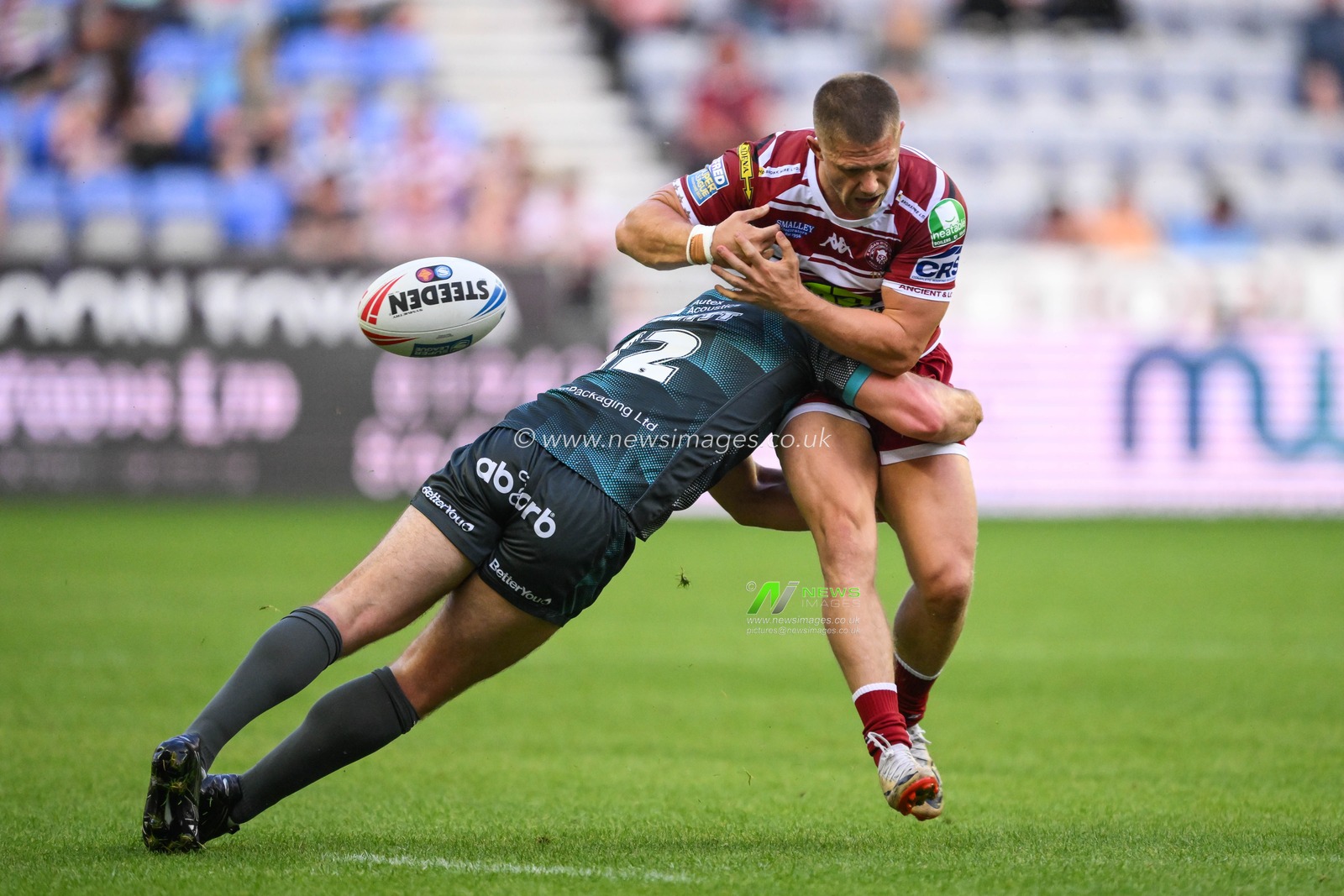 Ryan Hampshire of Wigan Warriors is tackled by Sam Hewitt of Huddersfield Giants which knocks the ball free during the Betfred Super League Round 20 match Wigan Warriors vs Huddersfield Giants at DW Stadium, Wigan, United Kingdom, 1st August 2024

(Photo by Craig Thomas/News Images)