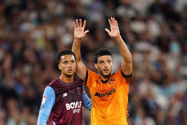 Raul Jimenez of Wolverhampton Wanderers and Divine Mukasa of West Ham United during the Sky Bet Championship match West Ham United vs Wolverhampton Wanderers at London Stadium, London, United Kingdom on 01 September 2026

(Photo by Harvey Murphy/News Images)
