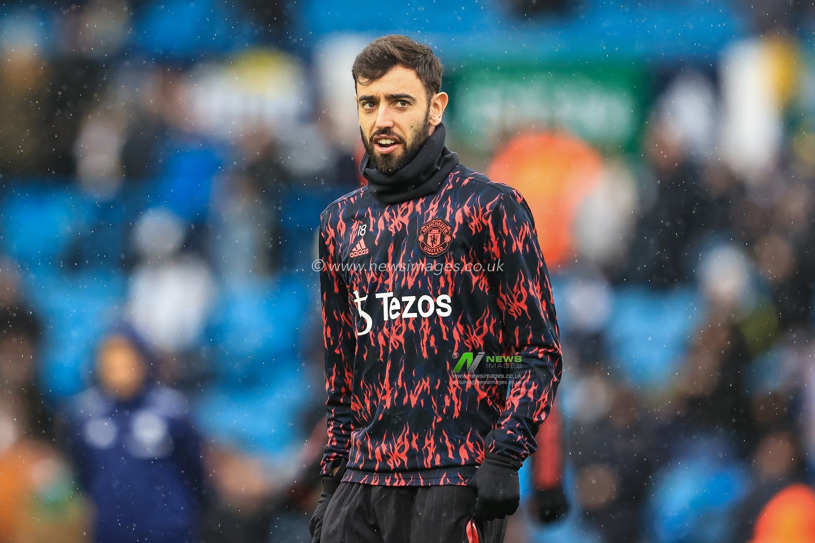 Bruno Fernandes #18 of Manchester United during the pre-game warmup