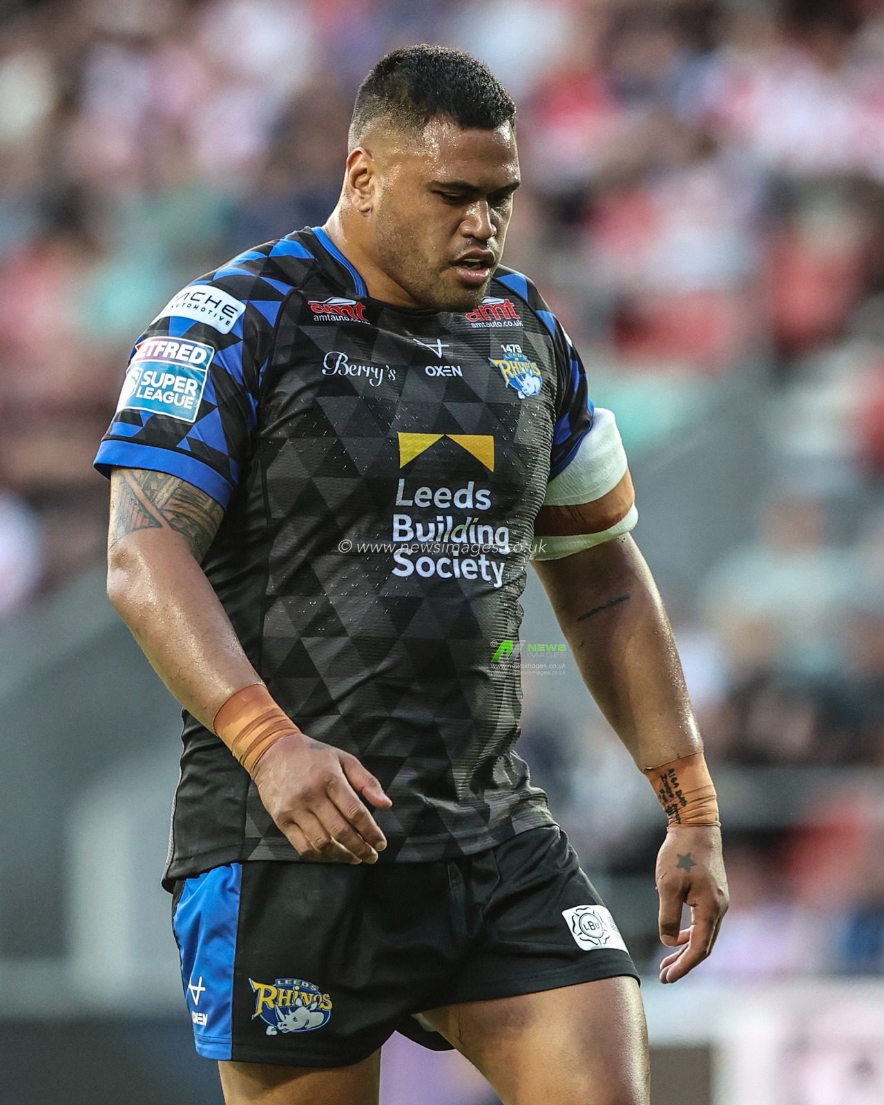 Sam Lisone of Leeds Rhinos during the Betfred Super League round 15 match St Helens vs Leeds Rhinos at Totally Wicked Stadium, St Helens, United Kingdom, 20th June 2025

(Photo by Alfie Cosgrove/News Images)