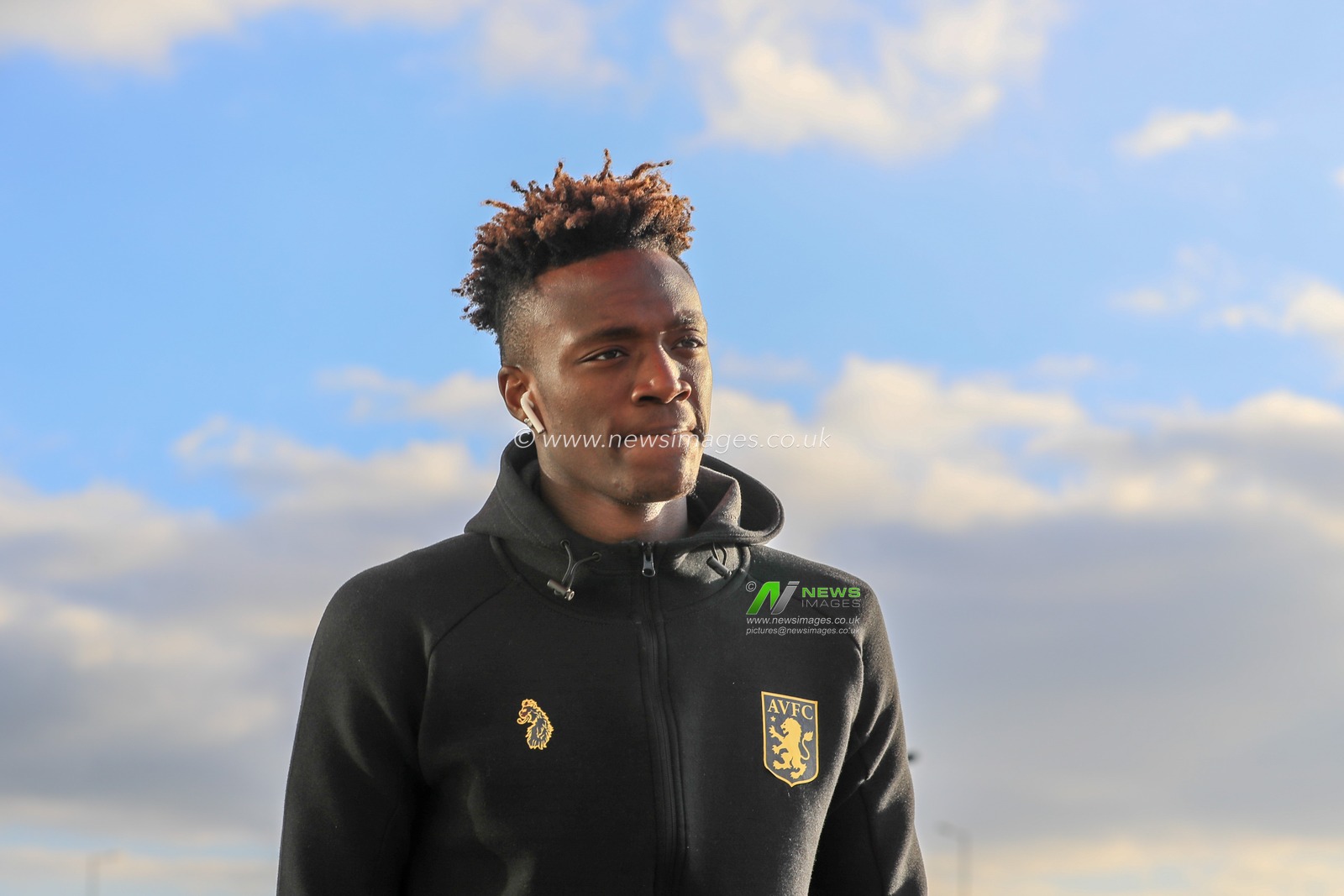 10th April 2019, New York Stadium, Rotherham, England; Sky Bet Championship Rotherham United vs Aston Villa ; Tammy Abraham (18) of Aston Villa arrives at the New York Stadium 


Credit: Mark Cosgrove/News Images

English Football League images are subject to DataCo Licence