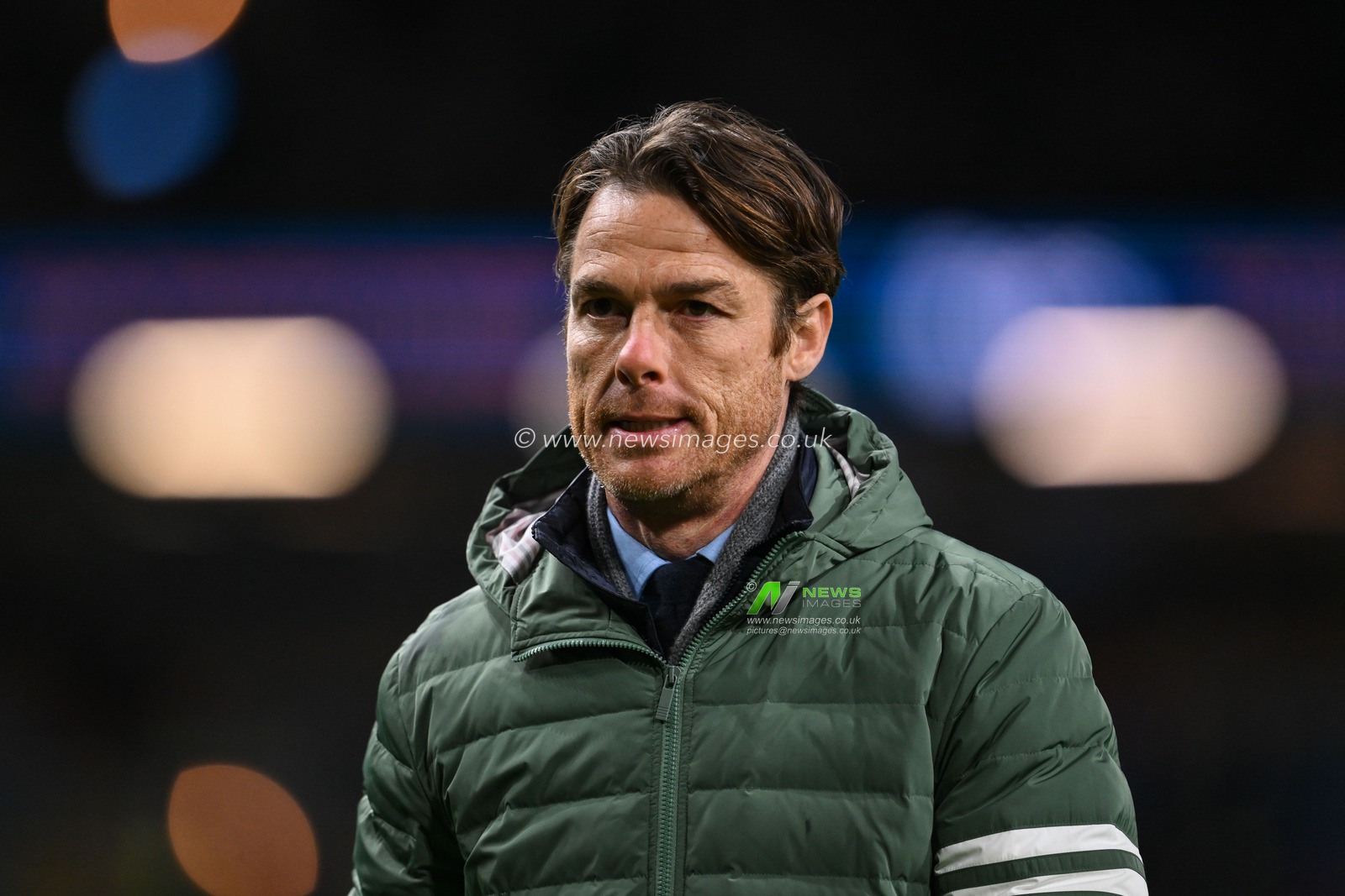 Scott Parker Manager of Burnley during the pre-game warmup ahead of the Sky Bet Championship match Burnley vs Derby County at Turf Moor, Burnley, United Kingdom, 10th December 2024

(Photo by Craig Thomas/News Images)