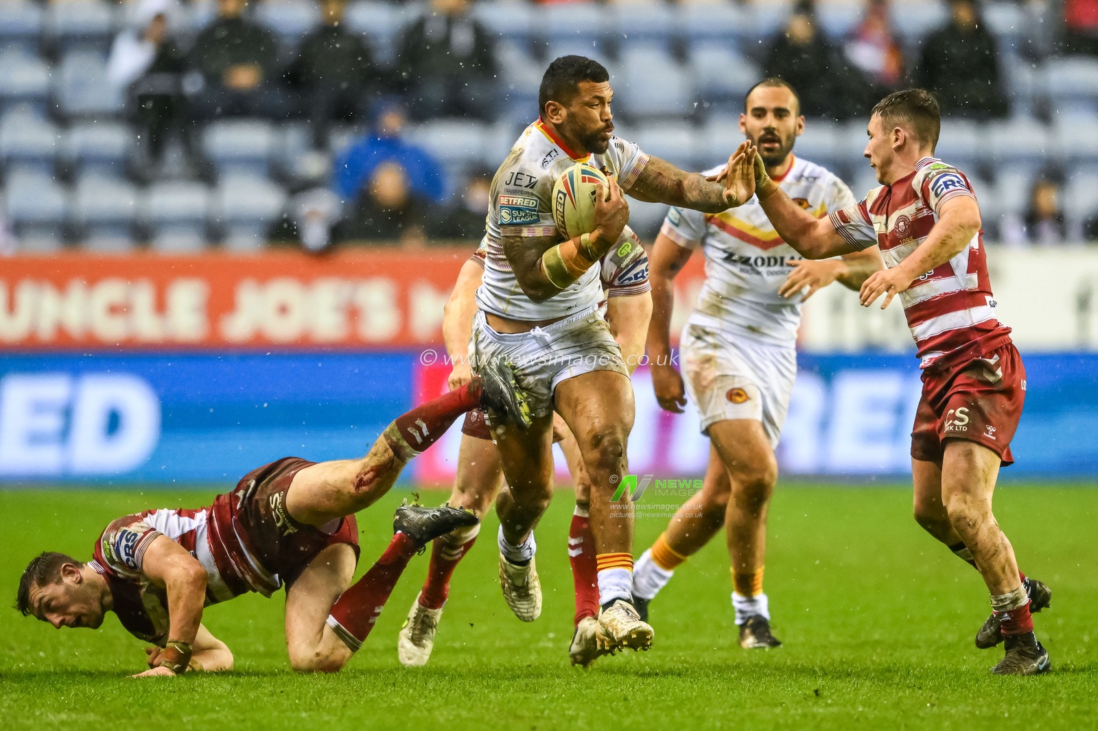 Manu Maâ€™u #26 of Catalans Dragons breaks the tackle of Jake Wardle #4 of Wigan Warriors during the Betfred Super League Round 4 match Wigan Warriors vs Catalans Dragons at DW Stadium, Wigan, United Kingdom, 9th March 2023

(Photo by Craig Thomas/News Images)