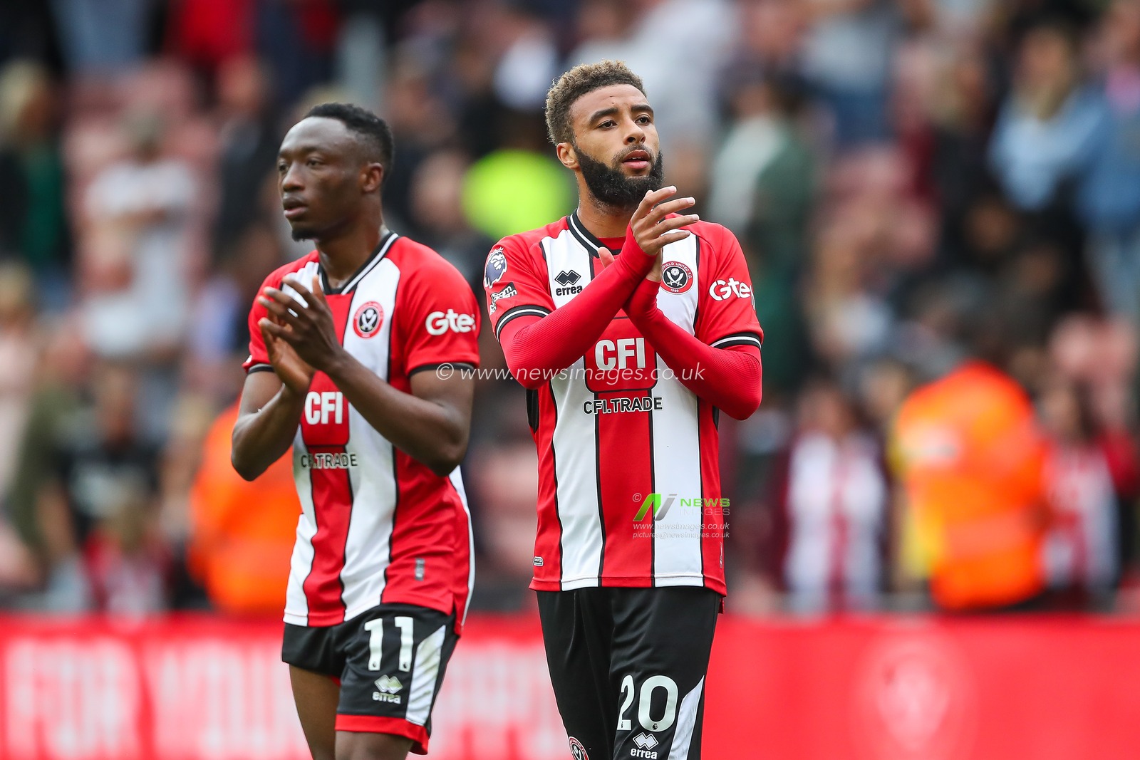 Jayden Bogle #20 of Sheffield United applauds the fans at the end of the Premier League match Sheffield United vs Manchester City at Bramall Lane, Sheffield, United Kingdom, 27th August 2023

(Photo by Gareth Evans/News Images)