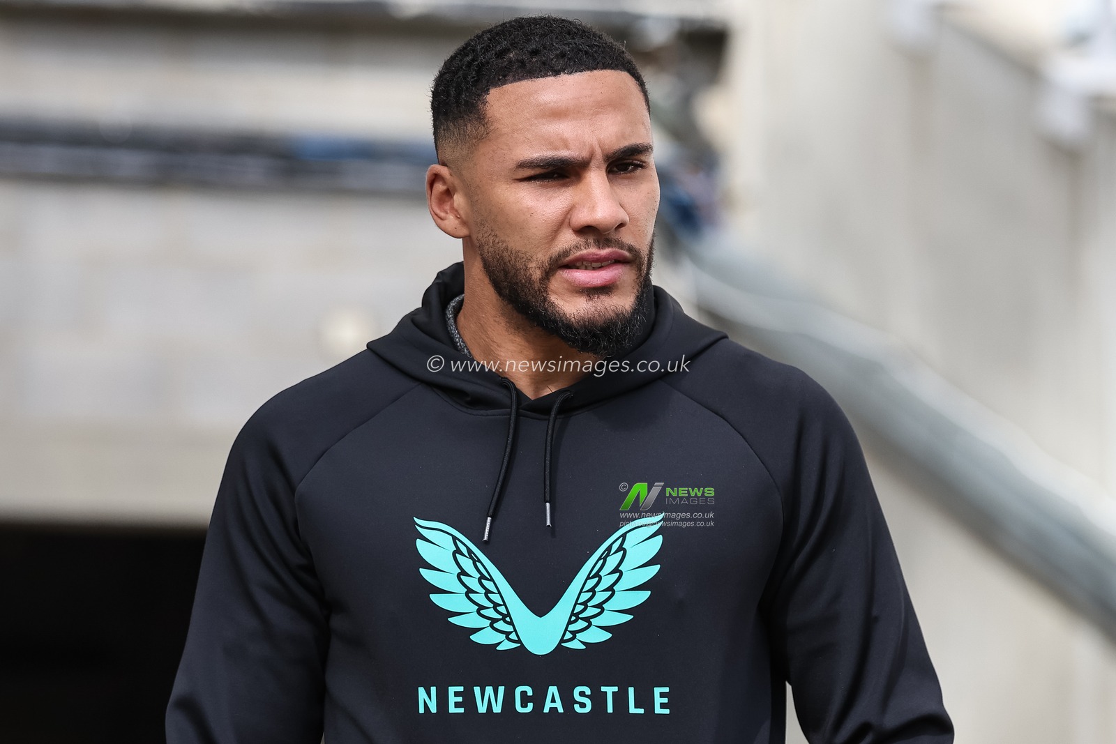 Jamaal Lascelles of Newcastle United arrives during the Premier League match Newcastle United vs West Ham United at St. James's Park, Newcastle, United Kingdom, 30th March 2024

(Photo by Mark Cosgrove/News Images)